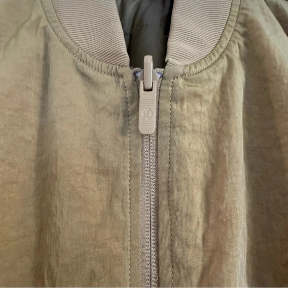 Lululemon Non-Stop Bomber Vest Bold Beige Size: 8 - Picture 3 of 7
